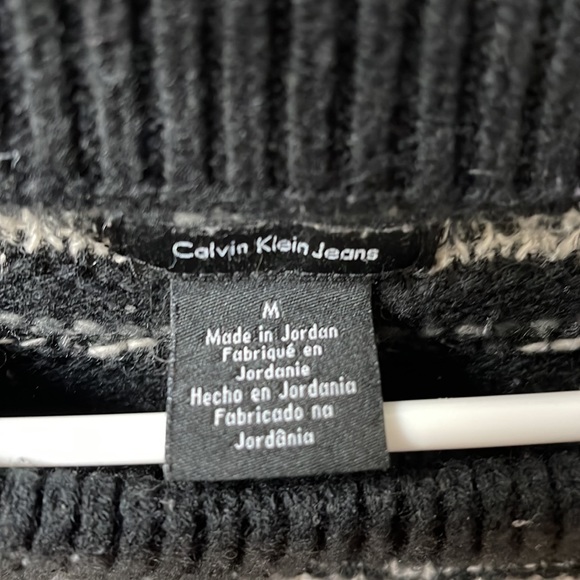 Women gently used Calvin Klein sweater - Picture 2 of 2